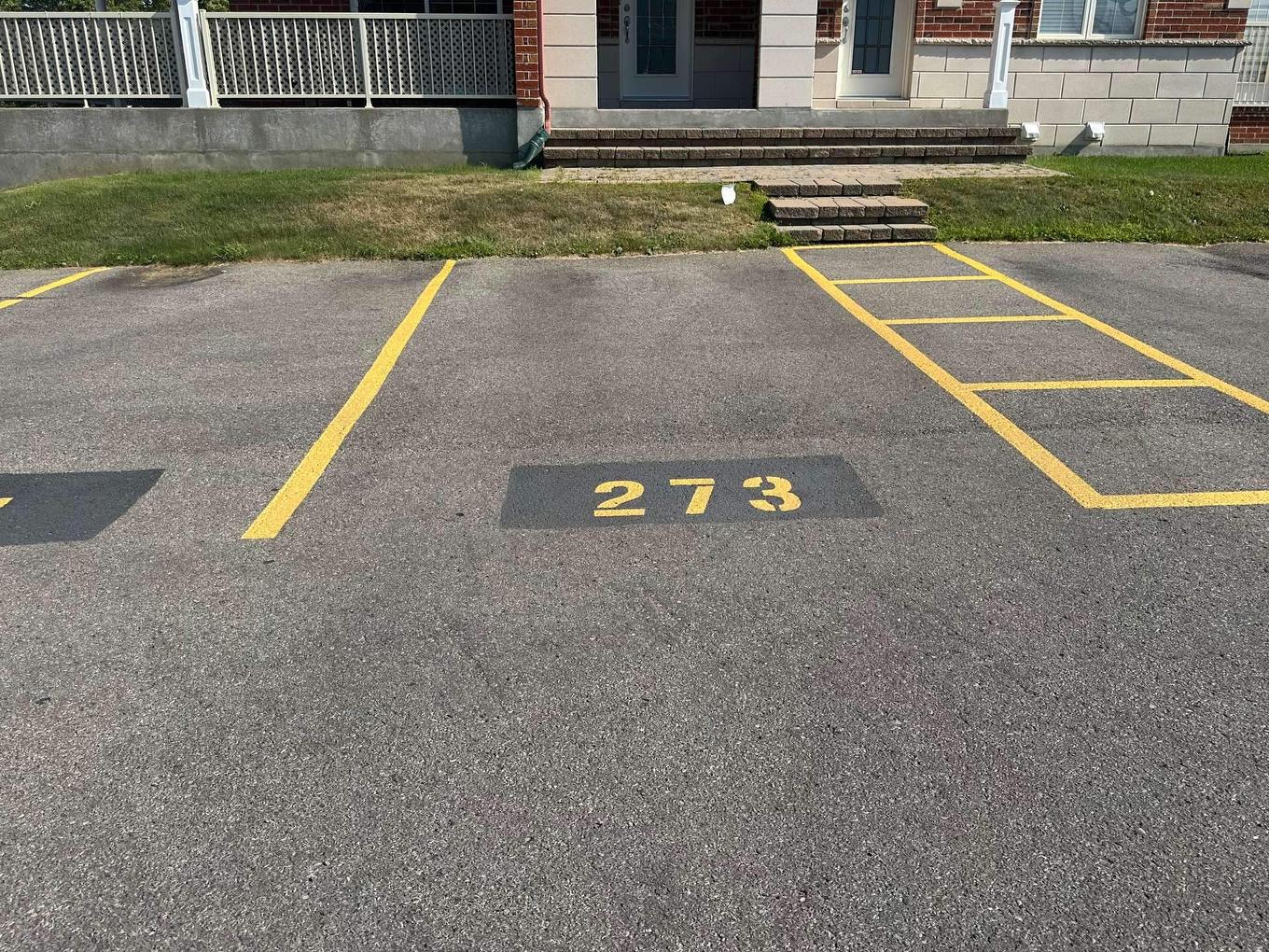 Parking - 273 Rue De Barcelone, Dollard-Des-Ormeaux, QC - Outdoor