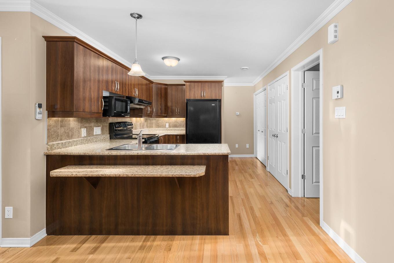 Kitchen - 273 Rue De Barcelone, Dollard-Des-Ormeaux, QC - Indoor Photo Showing Kitchen With Double Sink