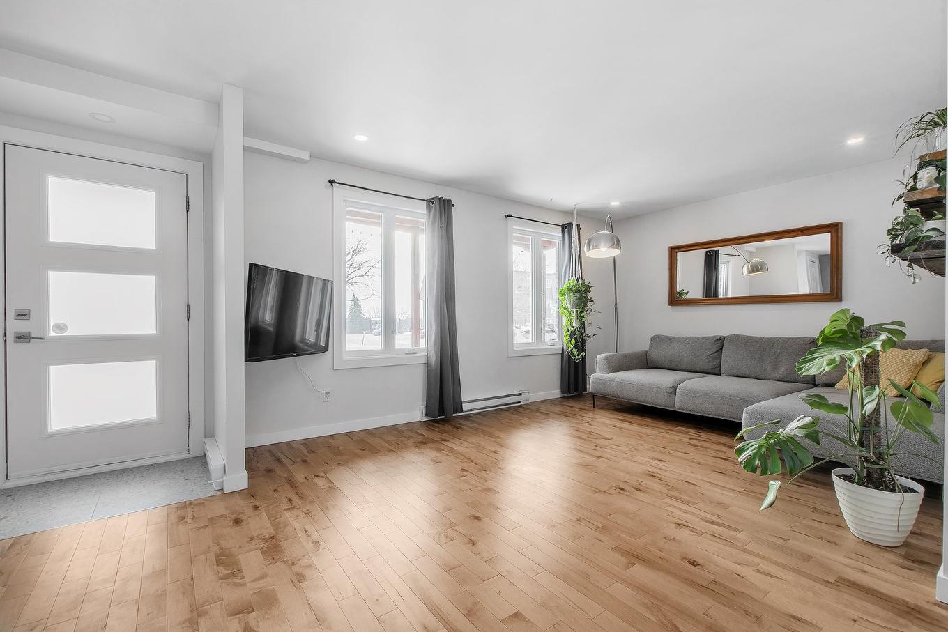 Living room - 637 Rue De Cloridan, Terrebonne (Terrebonne), QC - Indoor Photo Showing Living Room