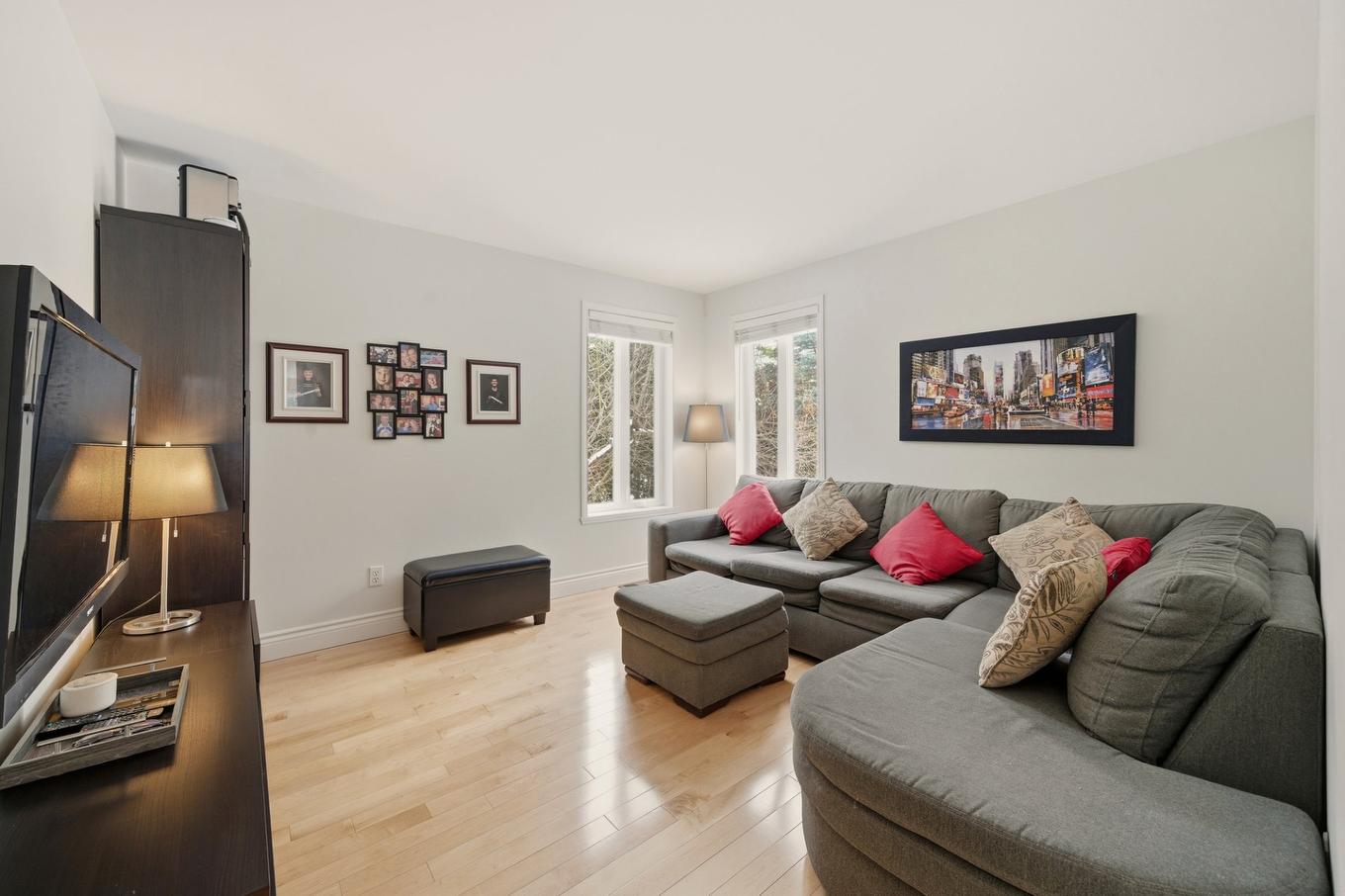 Salle familiale - 460 Rue Maude-Abbott, Saint-Bruno-De-Montarville, QC - Indoor Photo Showing Living Room