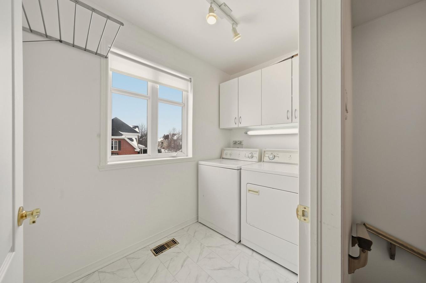 Salle de lavage - 460 Rue Maude-Abbott, Saint-Bruno-De-Montarville, QC - Indoor Photo Showing Laundry Room