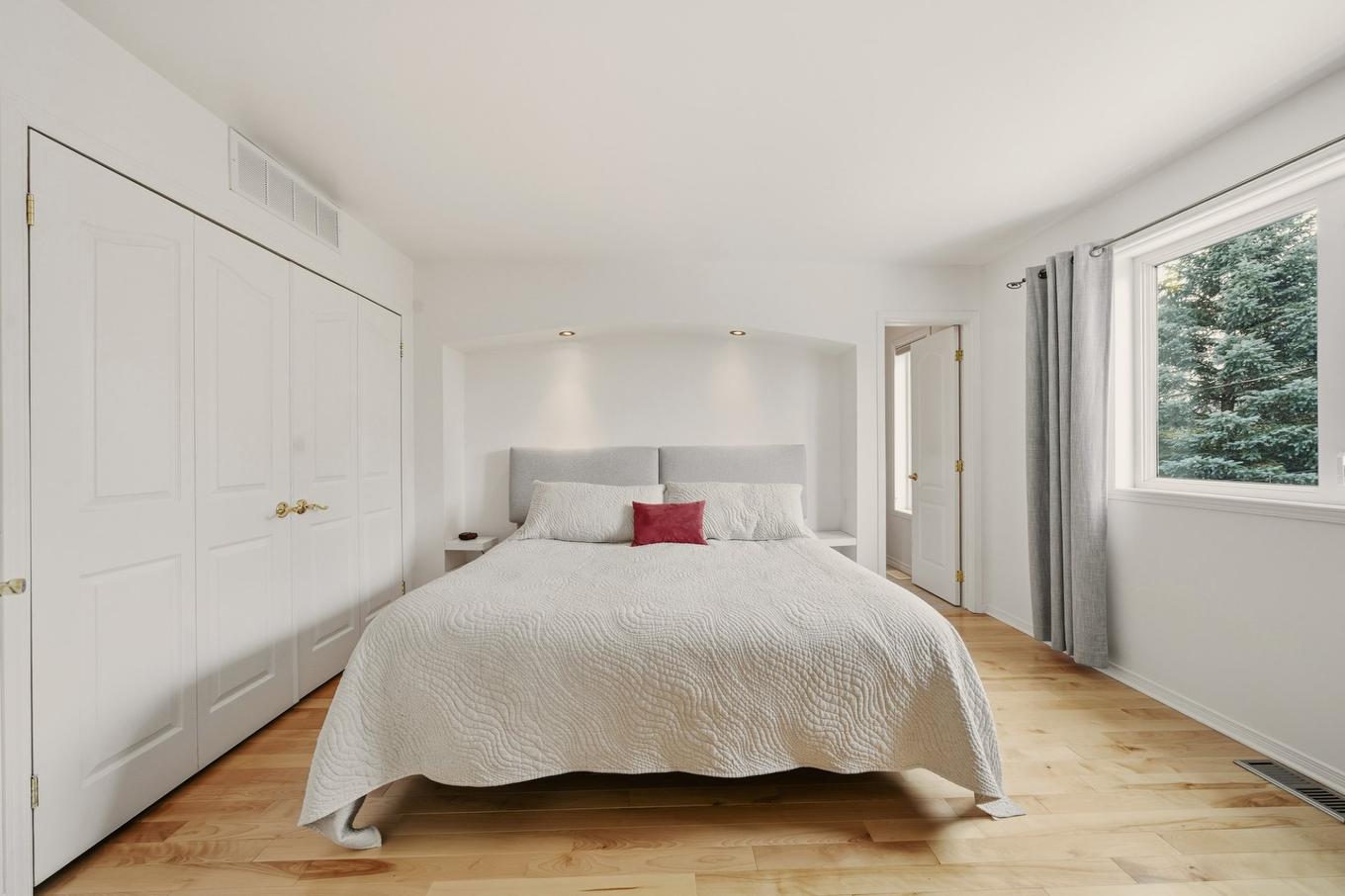 Chambre à coucher principale - 460 Rue Maude-Abbott, Saint-Bruno-De-Montarville, QC - Indoor Photo Showing Bedroom