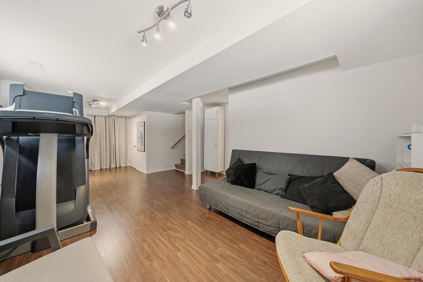 Salle familiale - 460 Rue Maude-Abbott, Saint-Bruno-De-Montarville, QC - Indoor