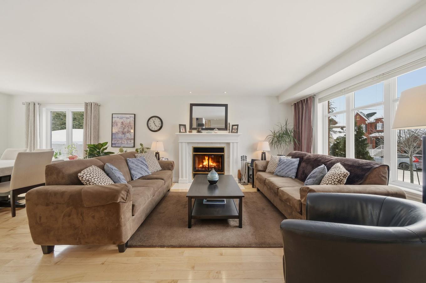 Salon - 460 Rue Maude-Abbott, Saint-Bruno-De-Montarville, QC - Indoor Photo Showing Living Room With Fireplace