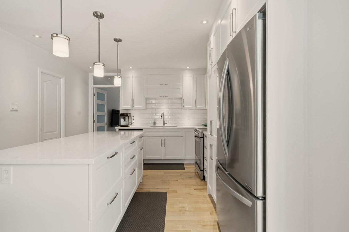 Cuisine - 460 Rue Maude-Abbott, Saint-Bruno-De-Montarville, QC - Indoor Photo Showing Kitchen With Upgraded Kitchen