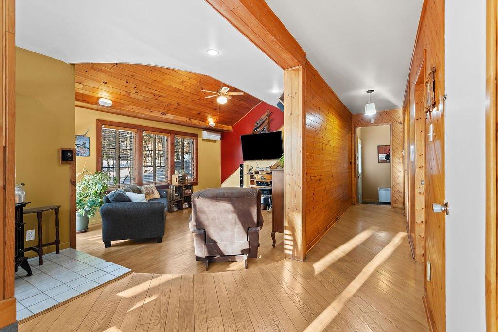 Salon - 1480 Rue Vigneault, Prévost, QC - Indoor Photo Showing Other Room