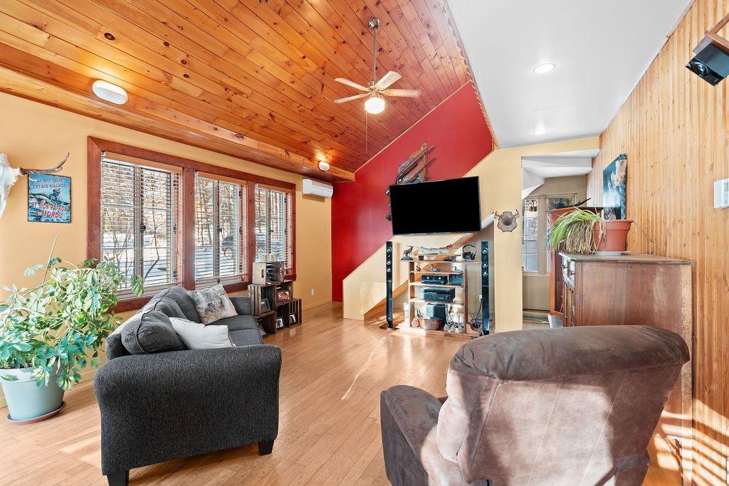 Salon - 1480 Rue Vigneault, Prévost, QC - Indoor Photo Showing Living Room With Fireplace