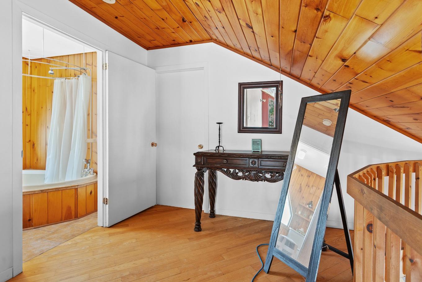 Mezzanine - 1480 Rue Vigneault, Prévost, QC - Indoor Photo Showing Other Room