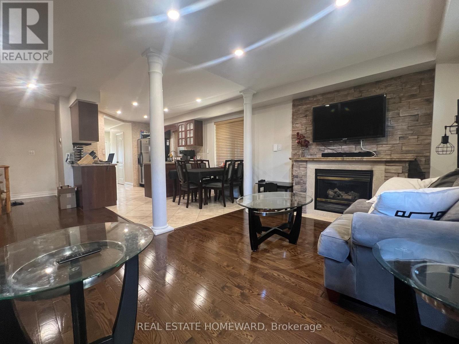 1129 Hickory Hollow Glen, Mississauga, ON - Indoor Photo Showing Living Room With Fireplace