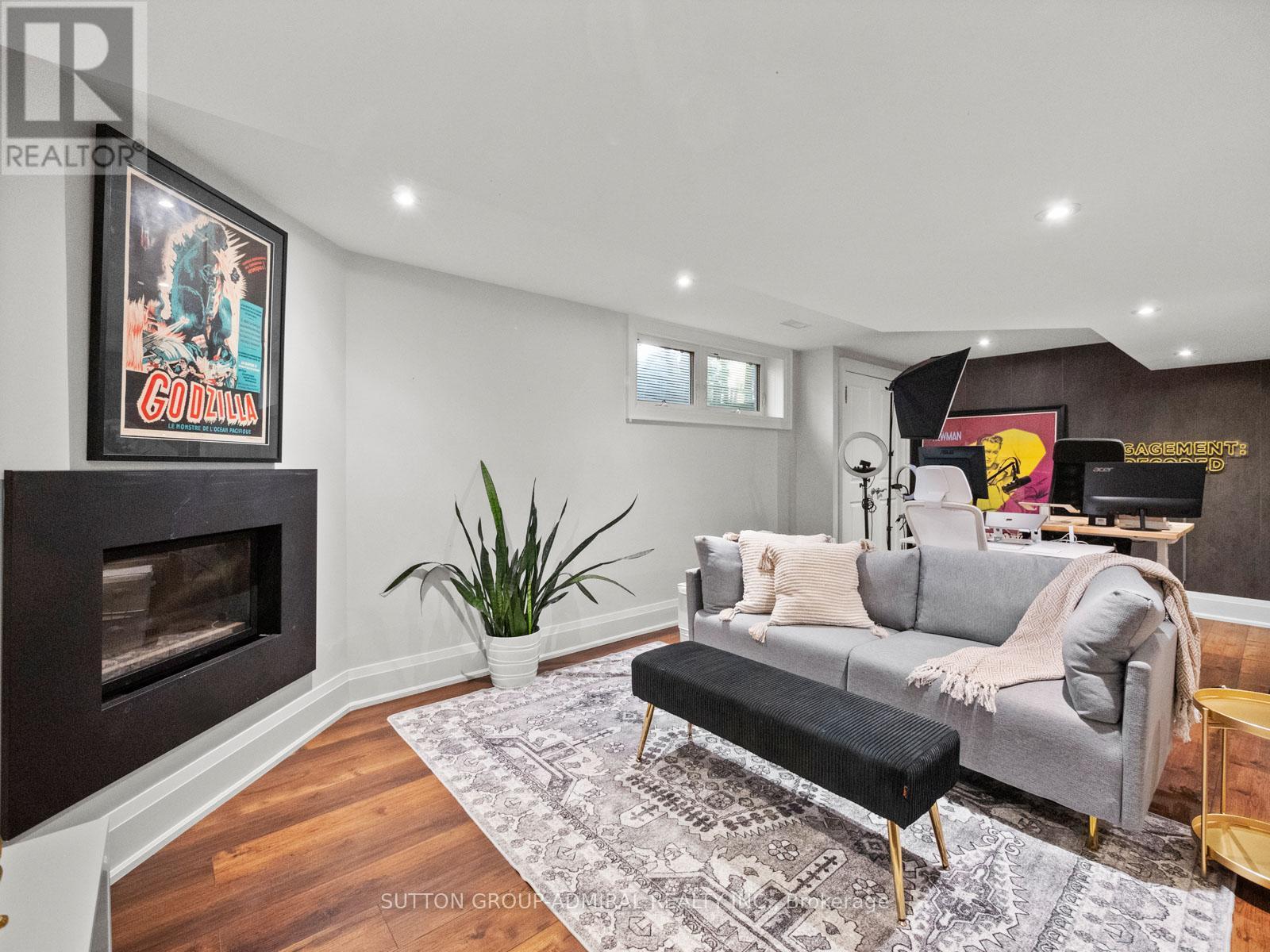 26 Puckeridge Crescent, Toronto, ON - Indoor With Fireplace