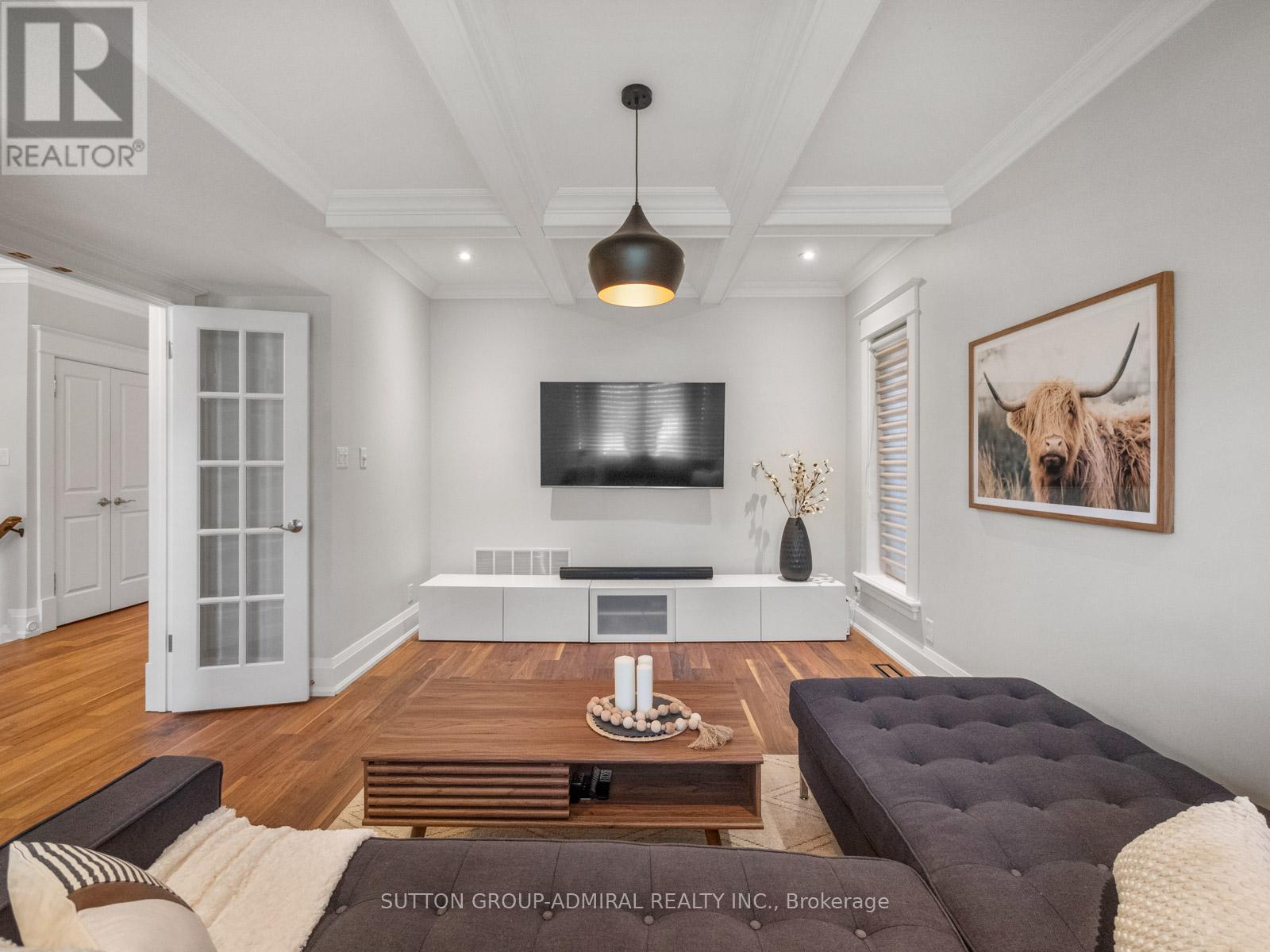 26 Puckeridge Crescent, Toronto, ON - Indoor Photo Showing Living Room
