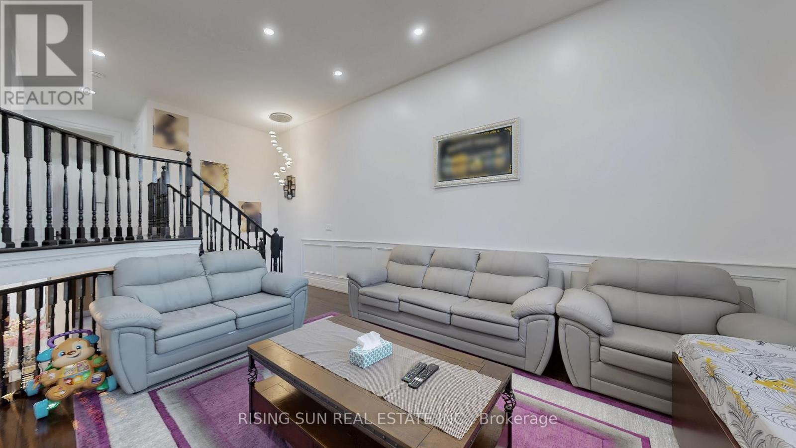 20 Bramoak Crescent, Brampton, ON - Indoor Photo Showing Living Room