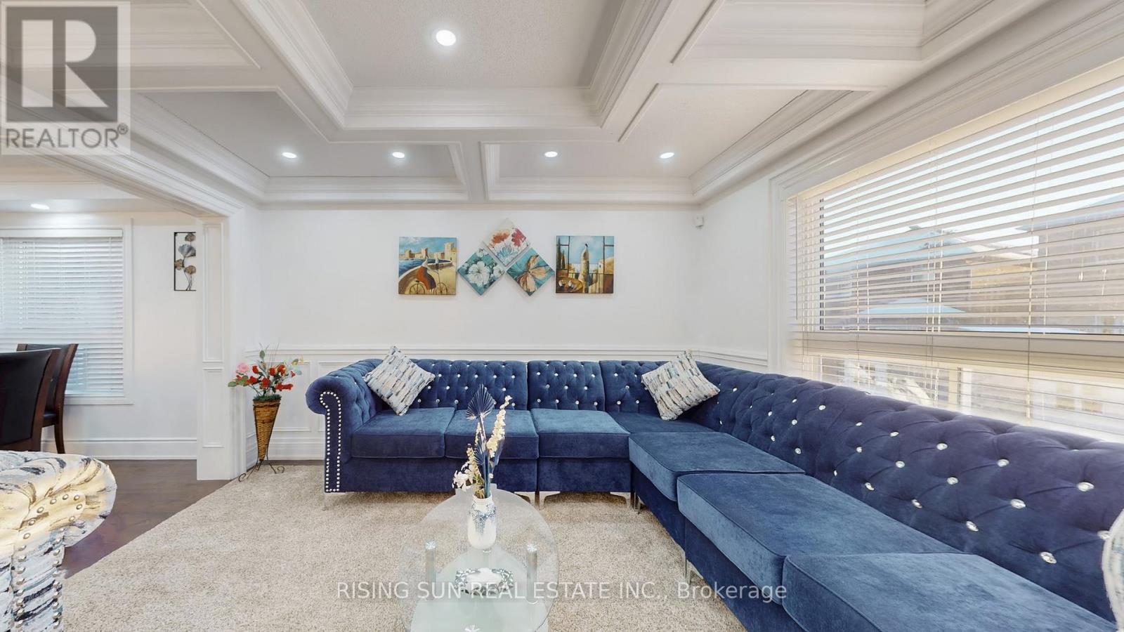 20 Bramoak Crescent, Brampton, ON - Indoor Photo Showing Living Room
