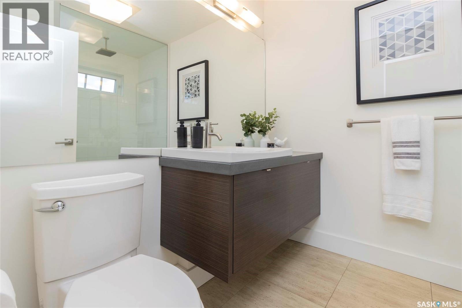 1315A 11Th Street E, Saskatoon, SK - Indoor Photo Showing Bathroom