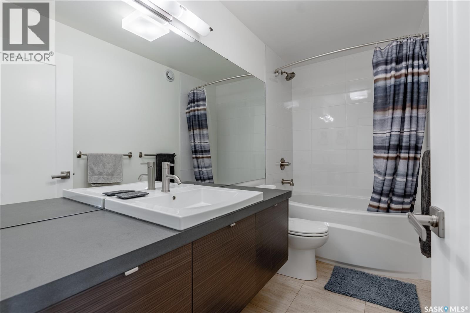 1315A 11Th Street E, Saskatoon, SK - Indoor Photo Showing Bathroom