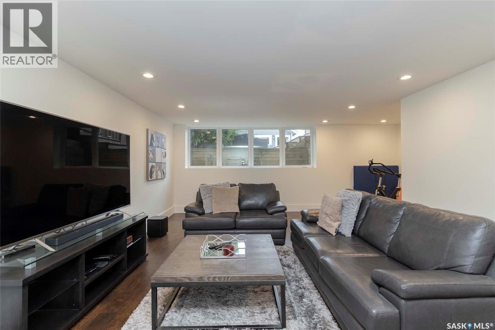 1315A 11Th Street E, Saskatoon, SK - Indoor Photo Showing Living Room