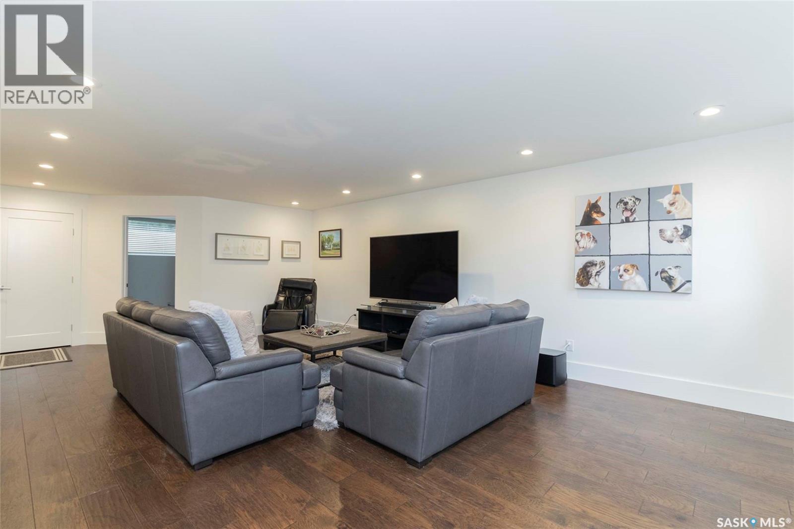 1315A 11Th Street E, Saskatoon, SK - Indoor