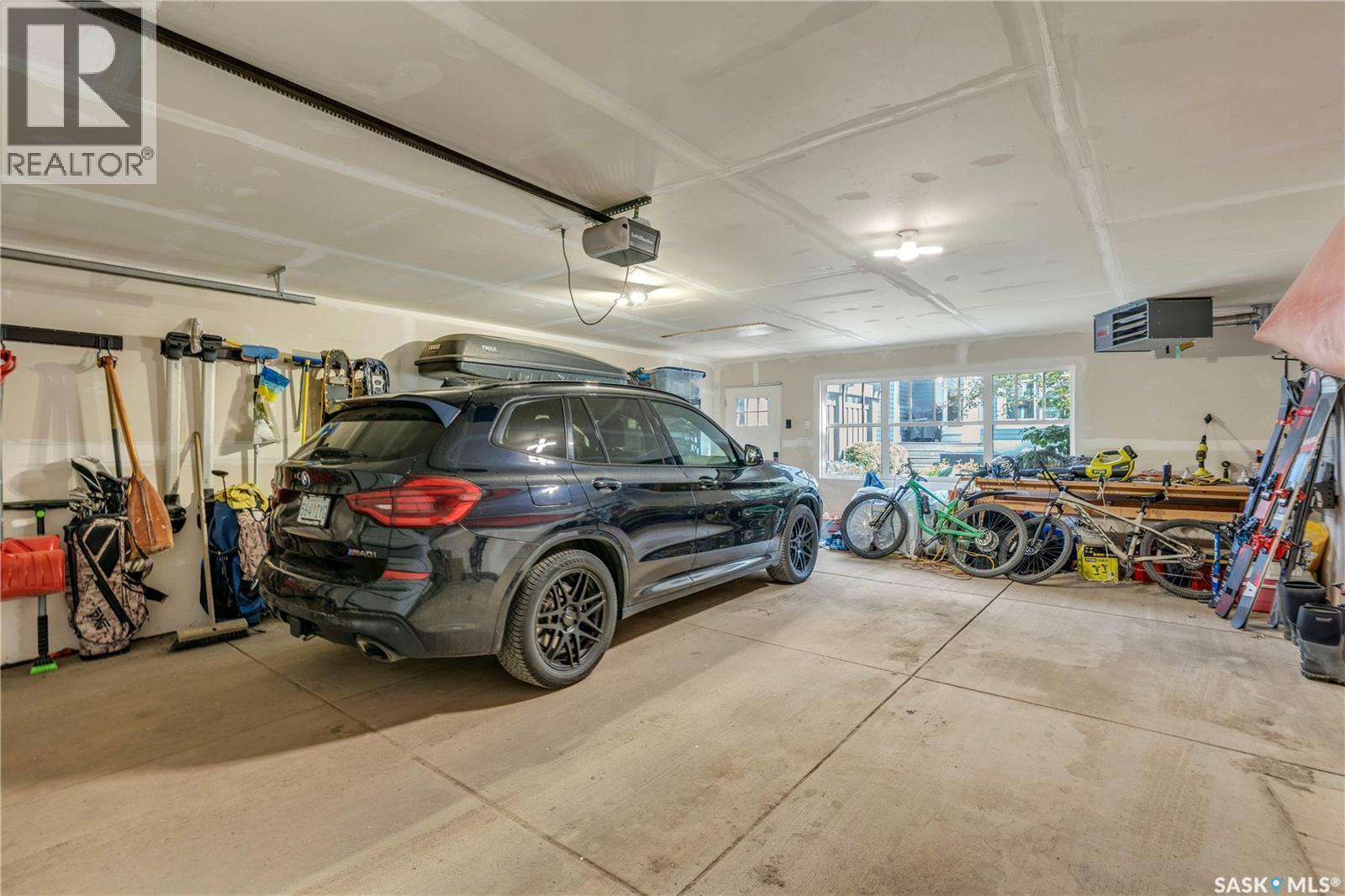 1315A 11Th Street E, Saskatoon, SK - Indoor Photo Showing Garage