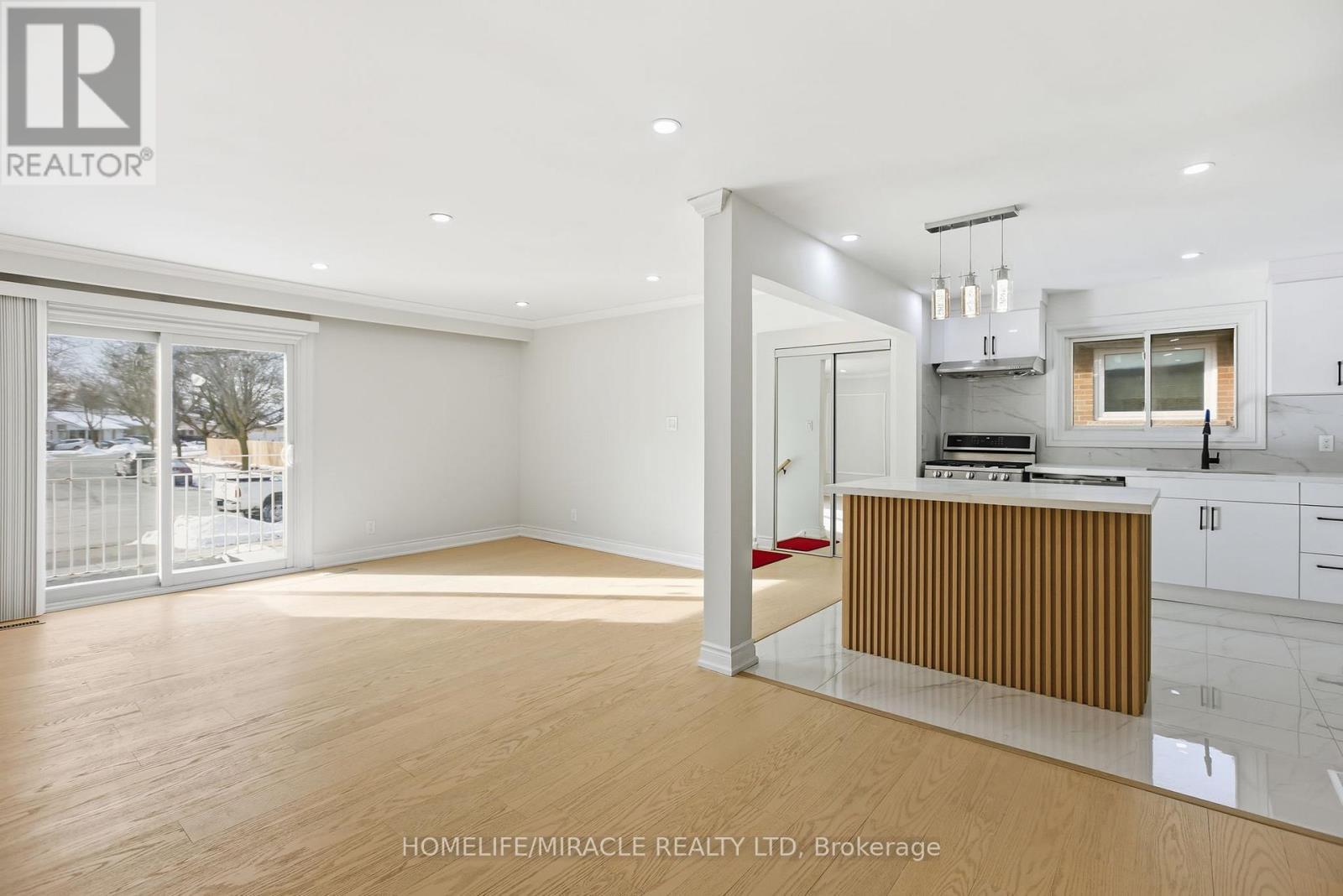 3684 Ellengale Drive, Mississauga, ON - Indoor Photo Showing Kitchen