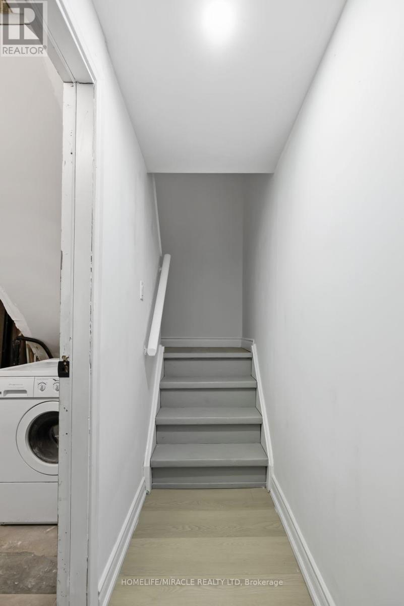 3684 Ellengale Drive, Mississauga, ON - Indoor Photo Showing Laundry Room