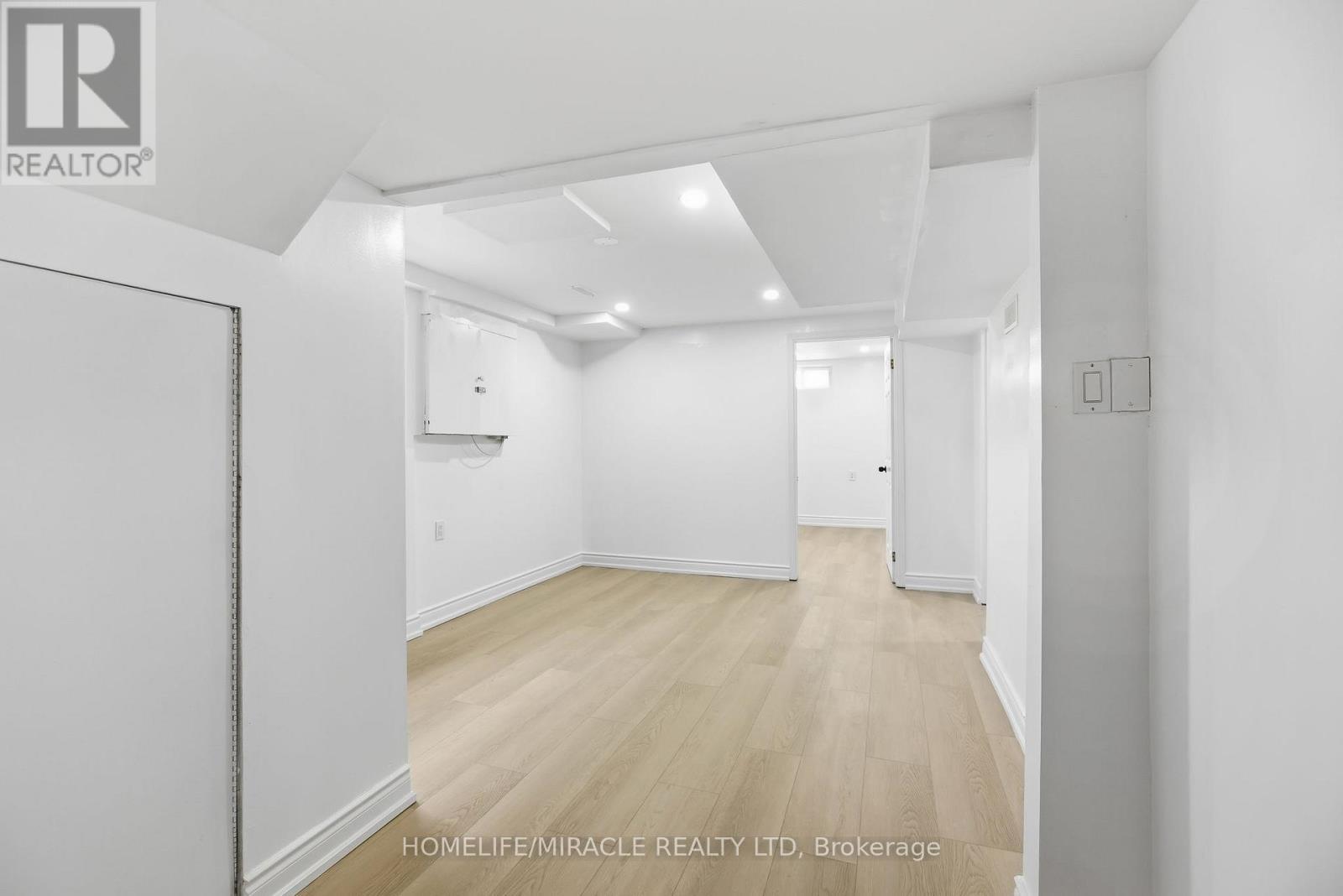 3684 Ellengale Drive, Mississauga, ON - Indoor Photo Showing Other Room