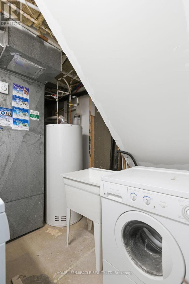3684 Ellengale Drive, Mississauga, ON - Indoor Photo Showing Laundry Room