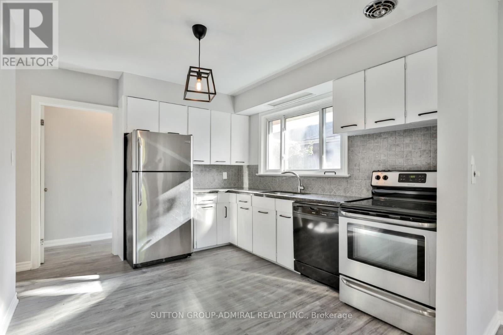 275 Southwood Drive, Hamilton, ON - Indoor Photo Showing Kitchen