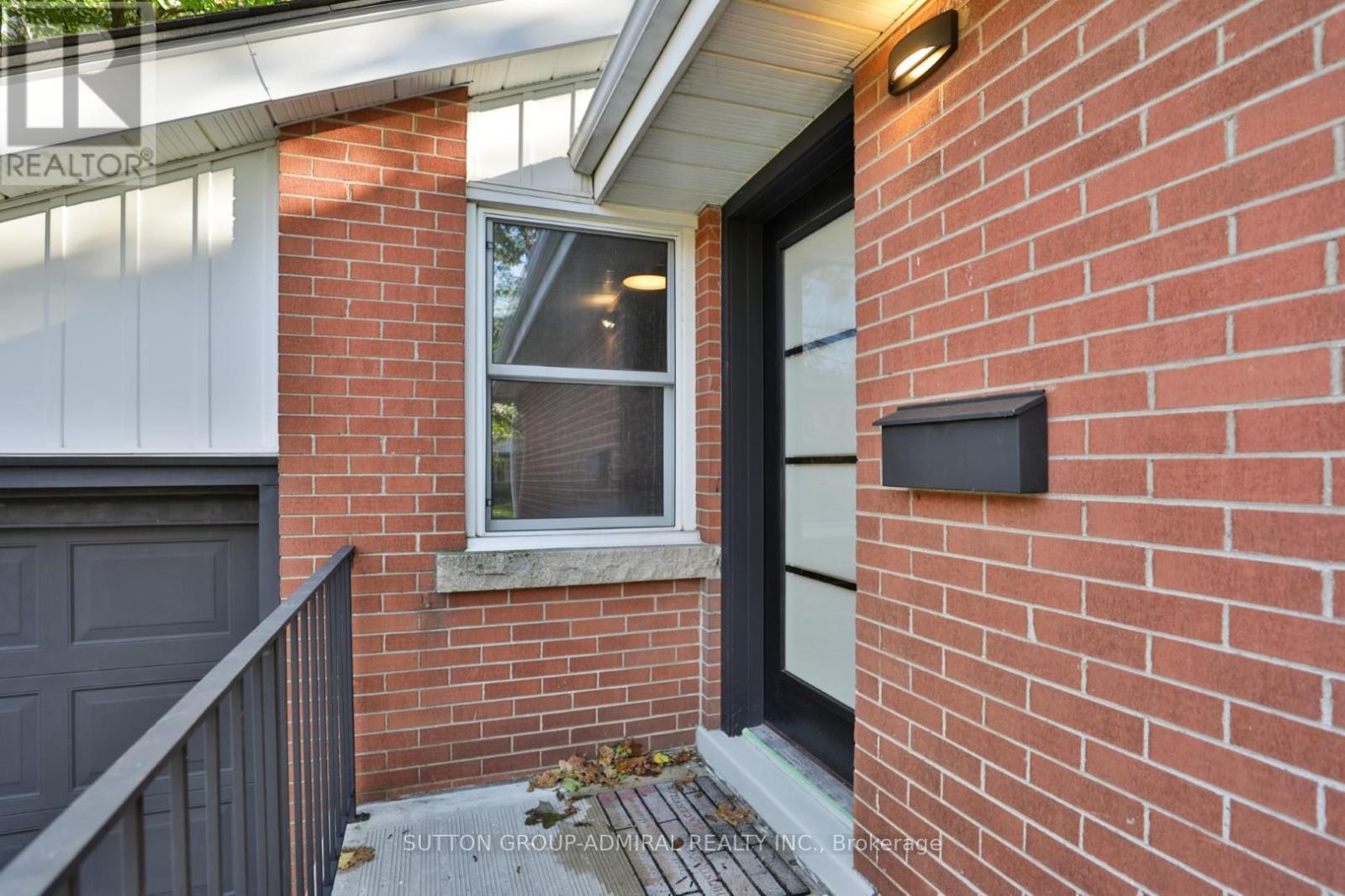 275 Southwood Drive, Hamilton, ON - Outdoor With Exterior