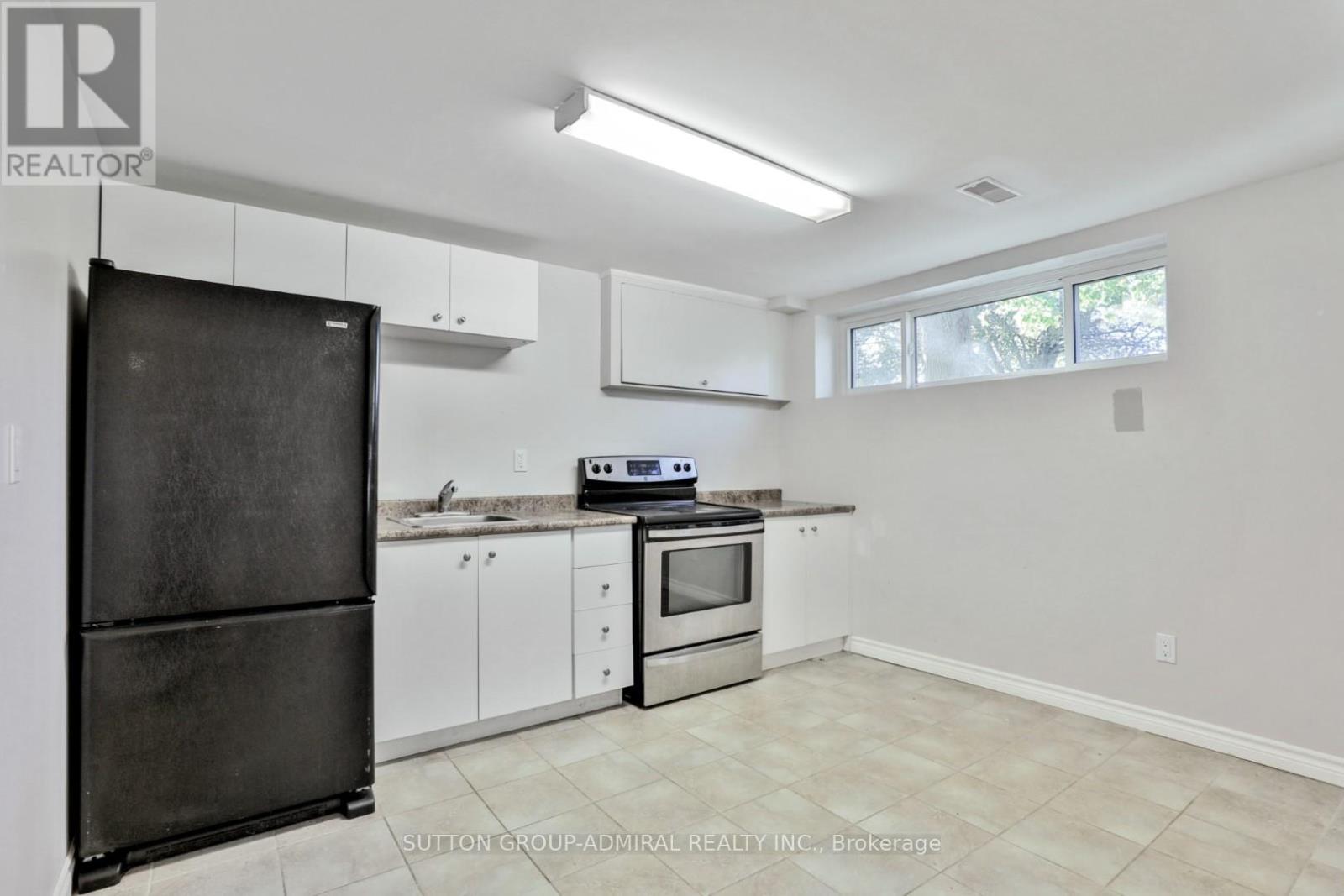 275 Southwood Drive, Hamilton, ON - Indoor Photo Showing Kitchen