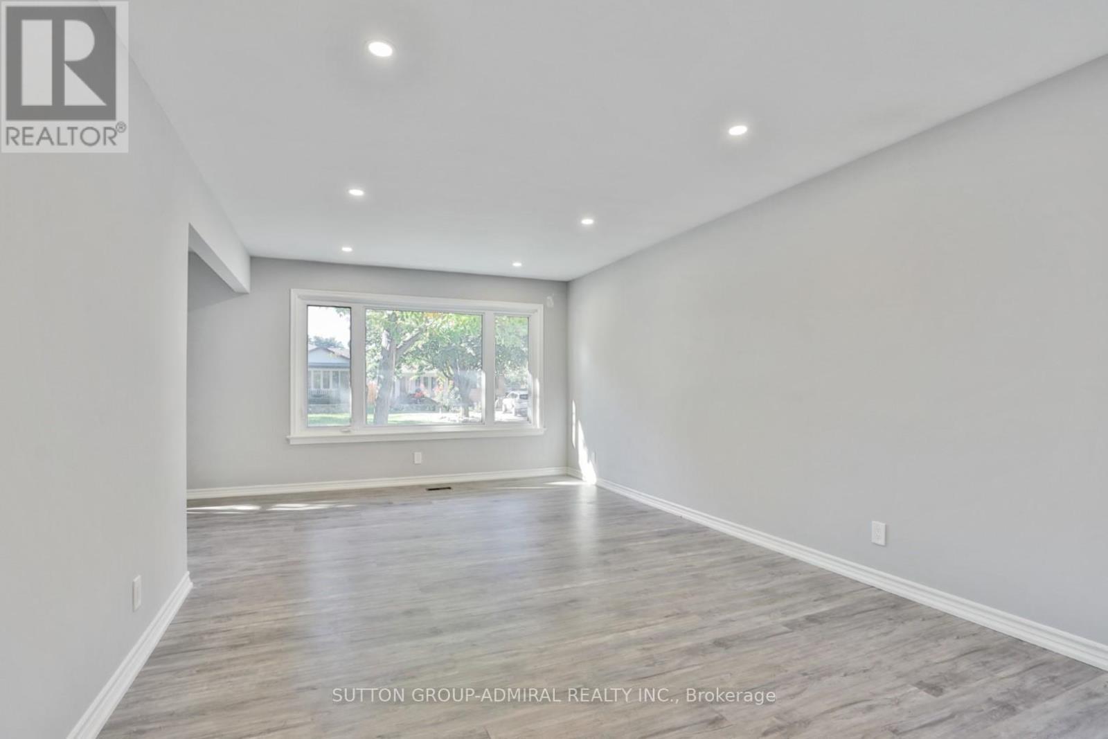 275 Southwood Drive, Hamilton, ON - Indoor Photo Showing Other Room