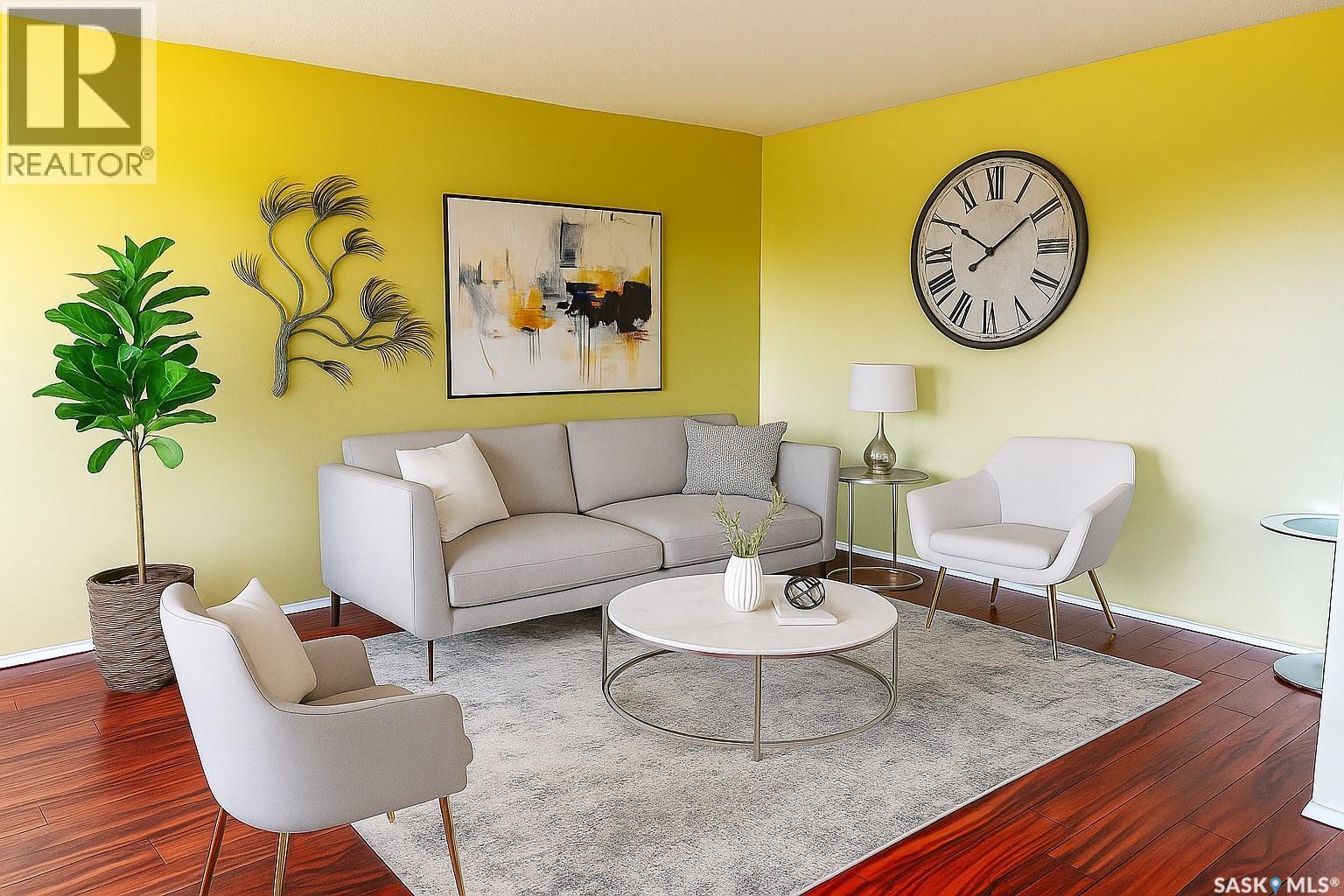 520 Bray Street E, Swift Current, SK - Indoor Photo Showing Living Room