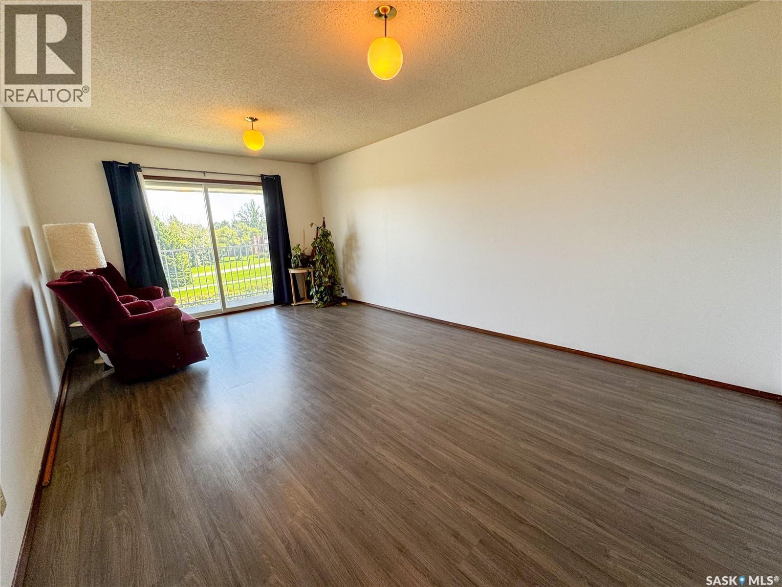 520 Bray Street E, Swift Current, SK - Indoor