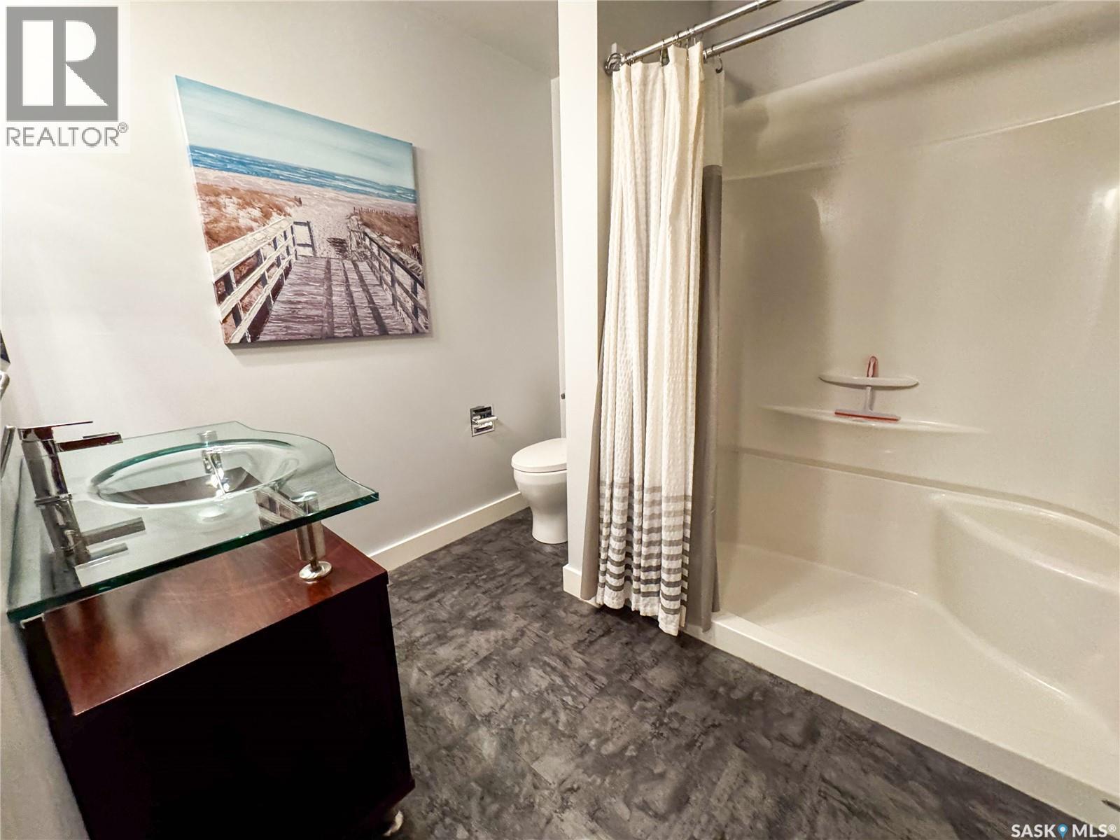 520 Bray Street E, Swift Current, SK - Indoor Photo Showing Bathroom