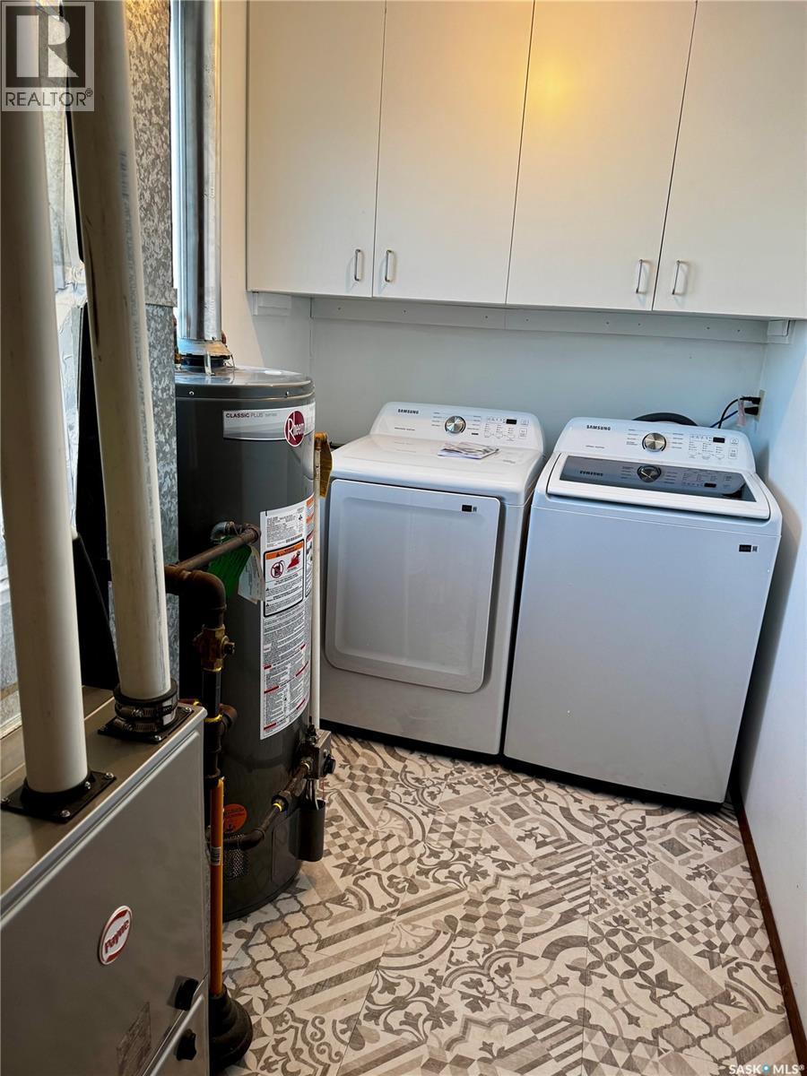 520 Bray Street E, Swift Current, SK - Indoor Photo Showing Laundry Room