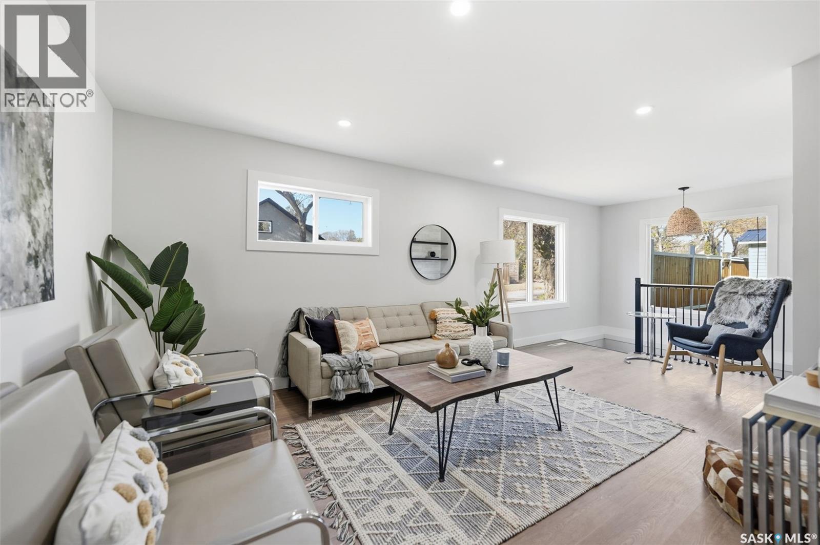 622 31St Street W, Saskatoon, SK - Indoor Photo Showing Living Room