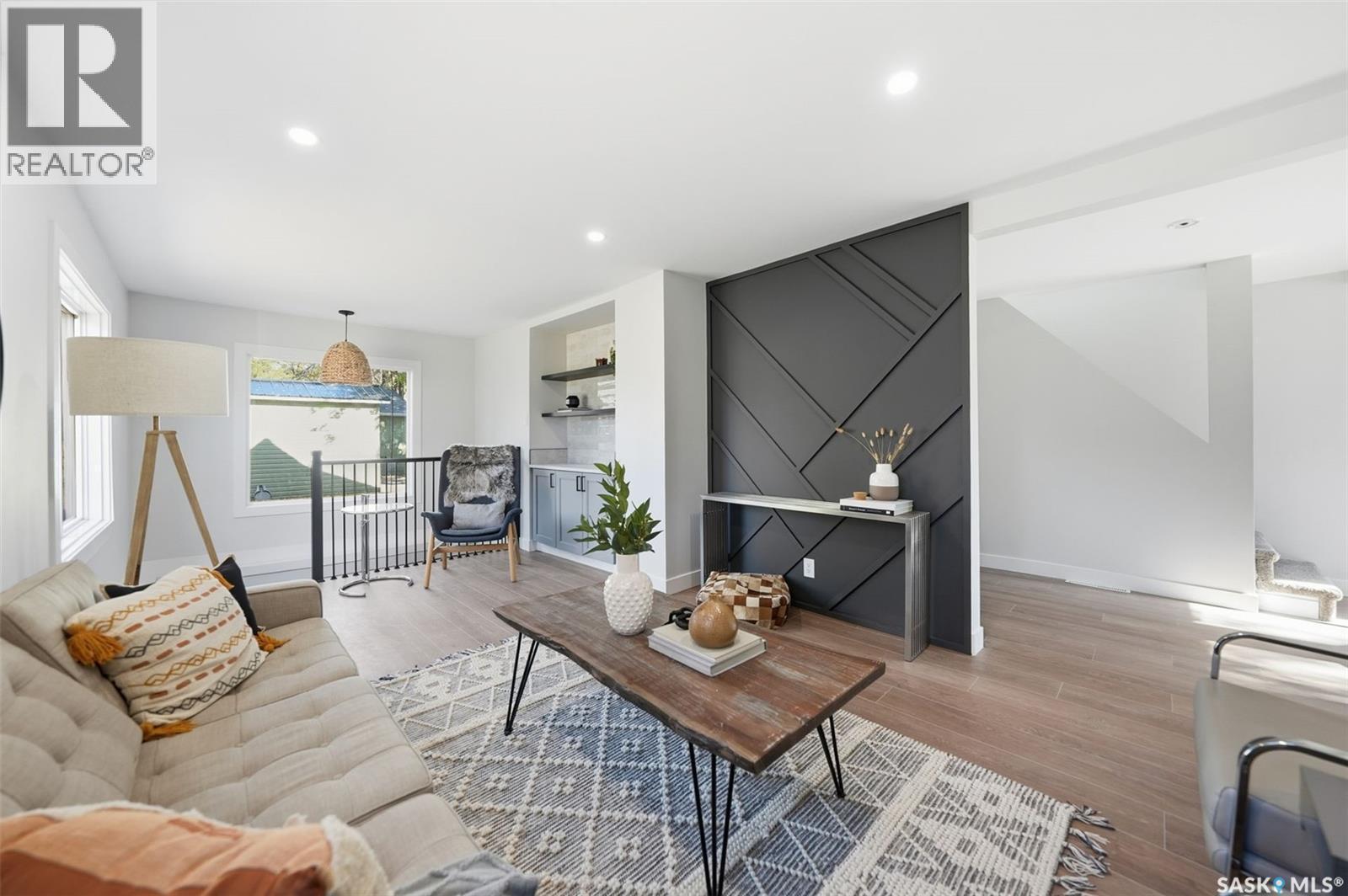 622 31St Street W, Saskatoon, SK - Indoor Photo Showing Living Room