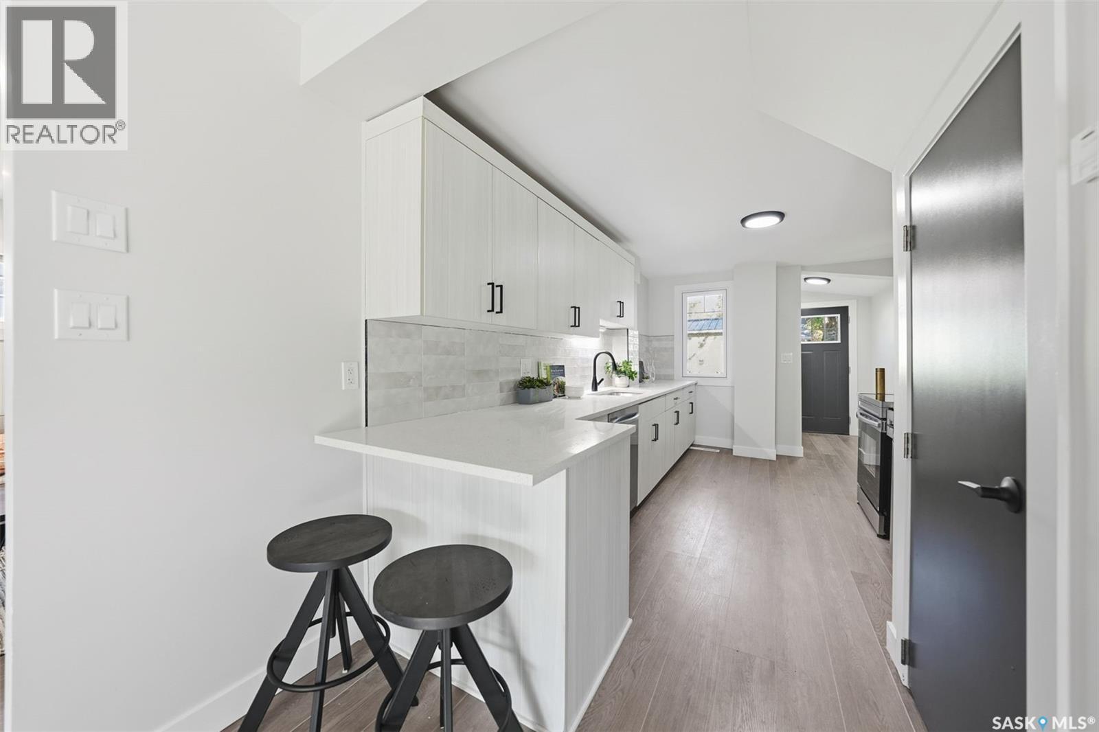 622 31St Street W, Saskatoon, SK - Indoor Photo Showing Kitchen