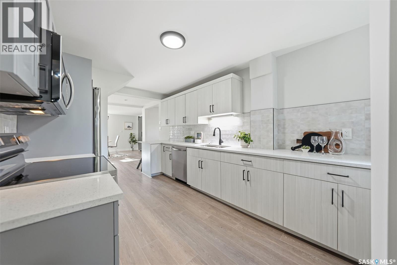 622 31St Street W, Saskatoon, SK - Indoor Photo Showing Kitchen