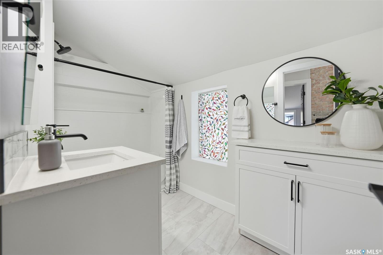 622 31St Street W, Saskatoon, SK - Indoor