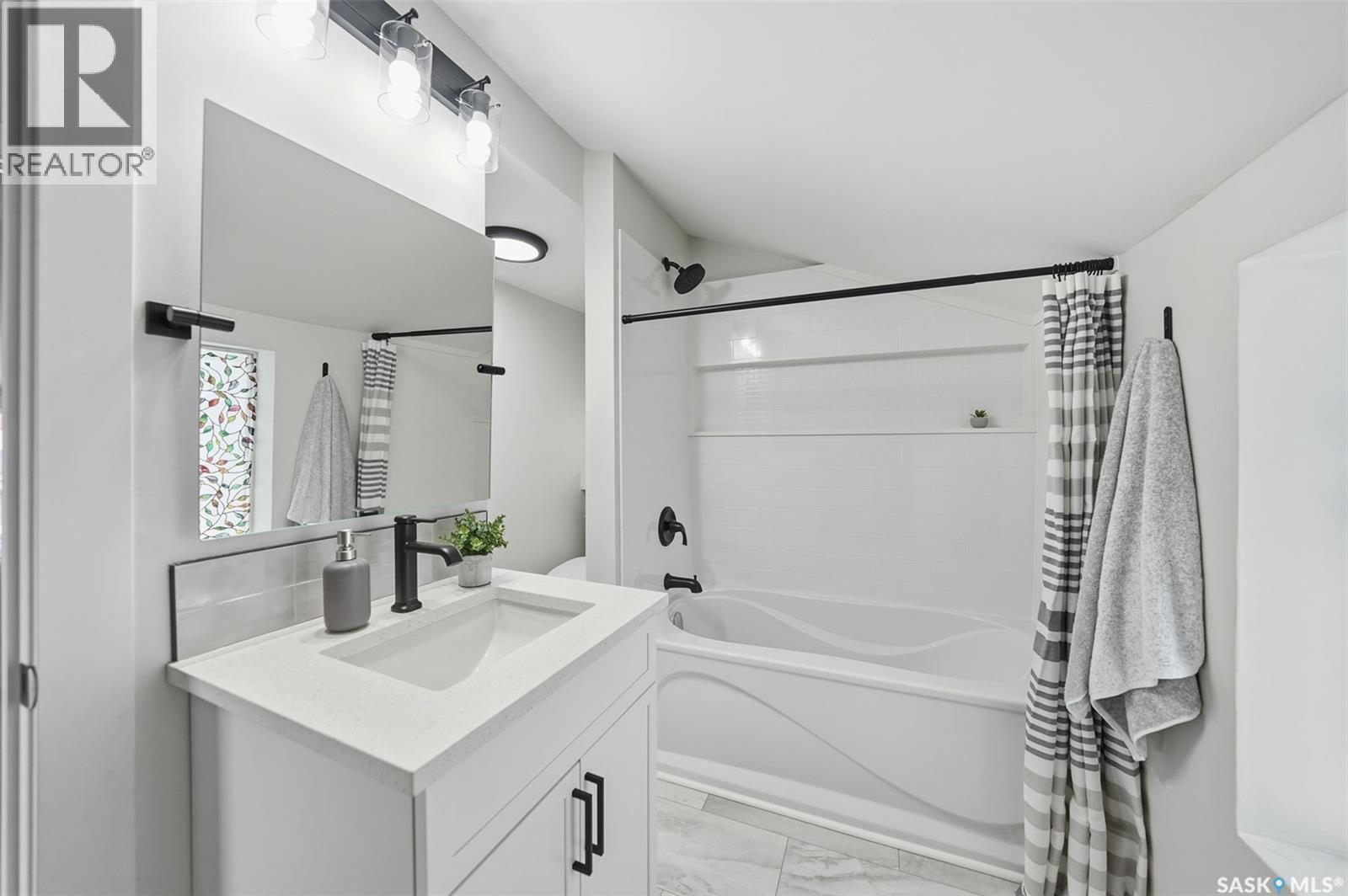 622 31St Street W, Saskatoon, SK - Indoor Photo Showing Bathroom