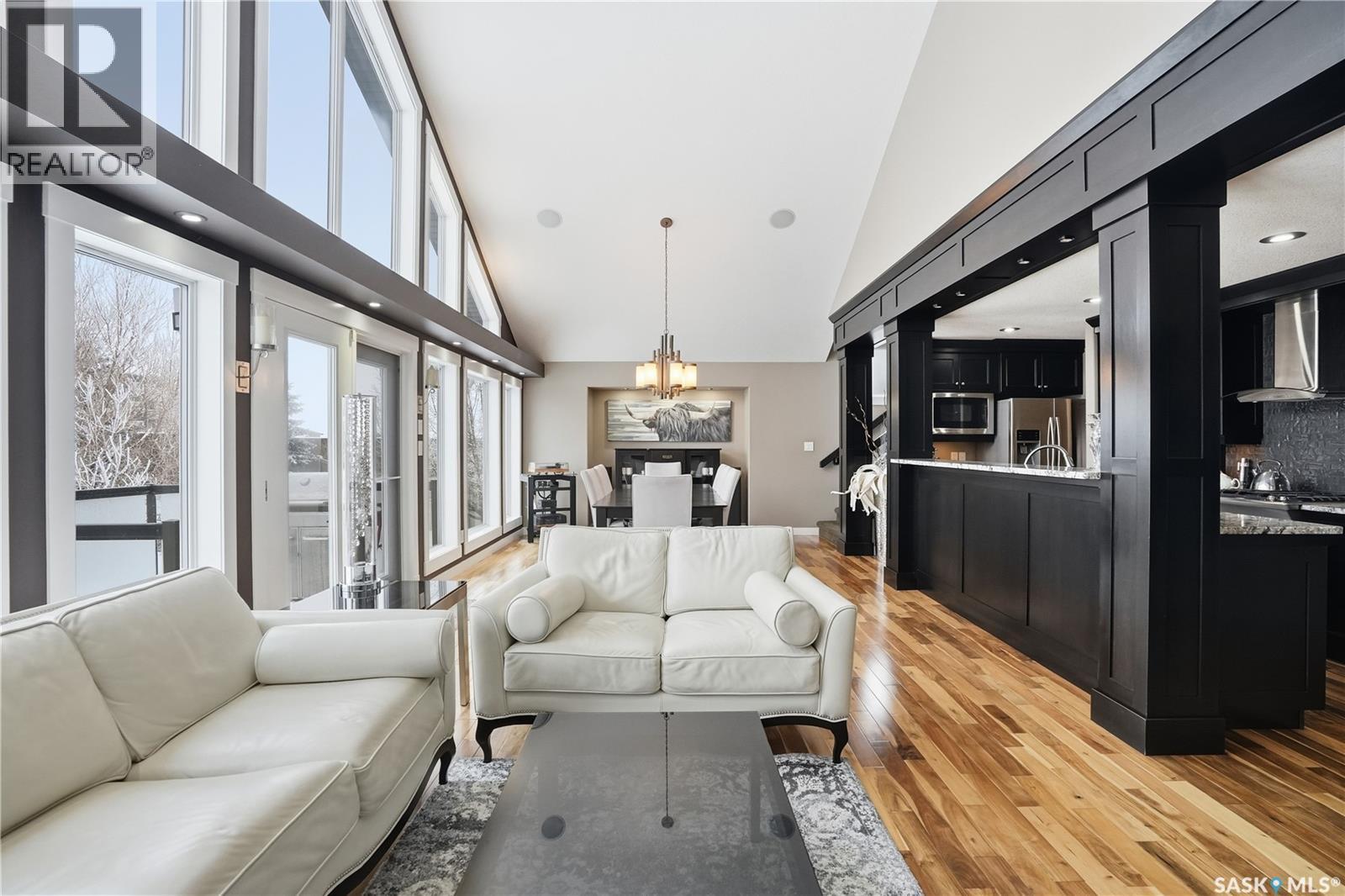 4818 Sandpiper Crescent E, Regina, SK - Indoor Photo Showing Living Room