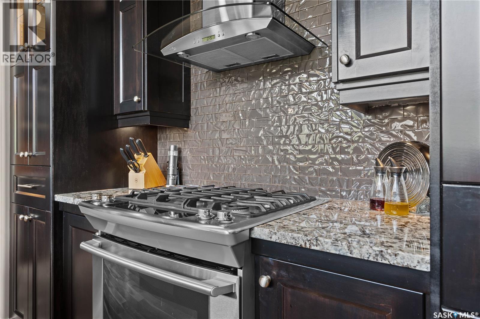 4818 Sandpiper Crescent E, Regina, SK - Indoor Photo Showing Kitchen With Upgraded Kitchen