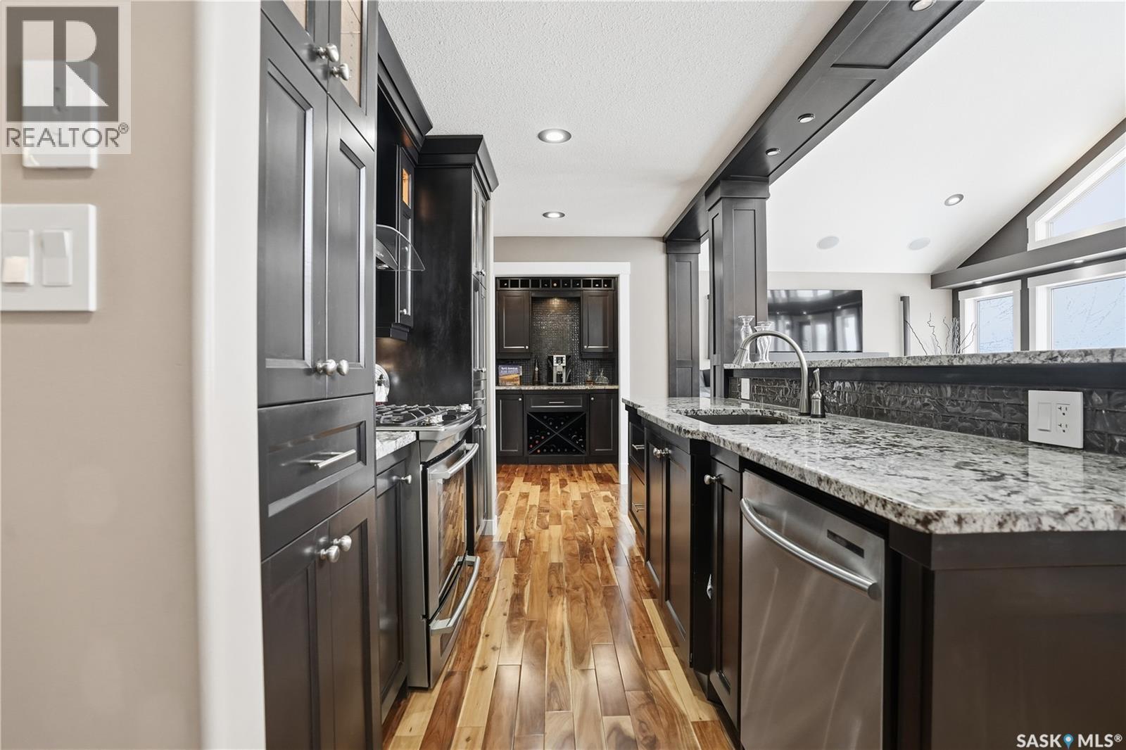 4818 Sandpiper Crescent E, Regina, SK - Indoor Photo Showing Kitchen With Upgraded Kitchen