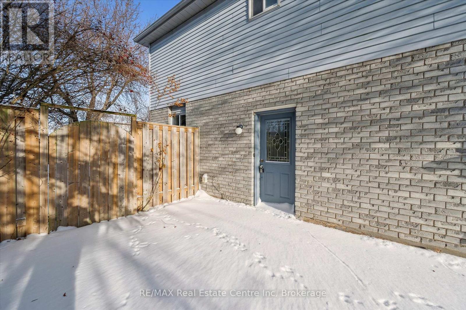 896 Elgin Street N, Cambridge, ON - Outdoor