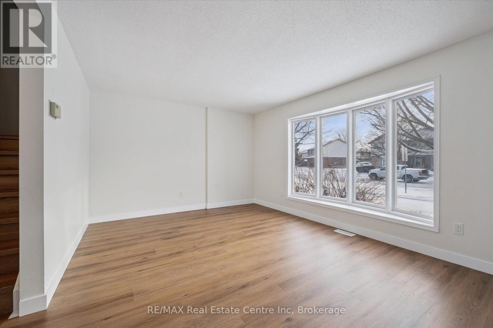 896 Elgin Street N, Cambridge, ON - Indoor Photo Showing Other Room