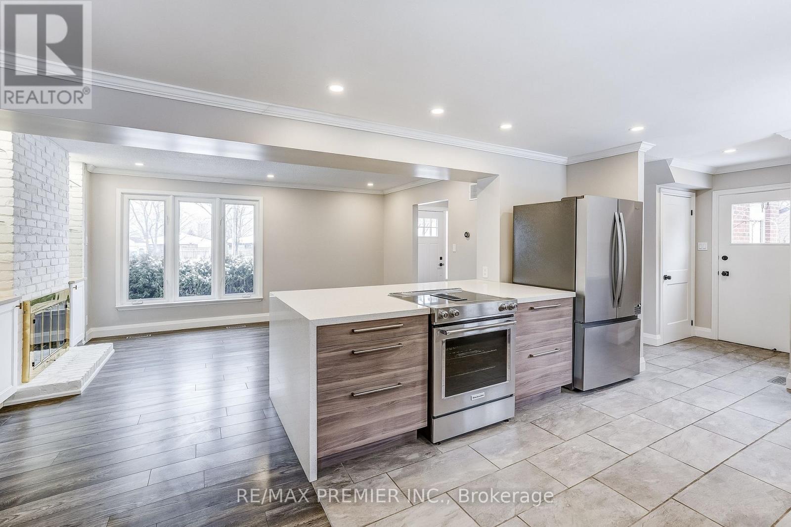 2395 Benedet Drive, Mississauga, ON - Indoor Photo Showing Kitchen