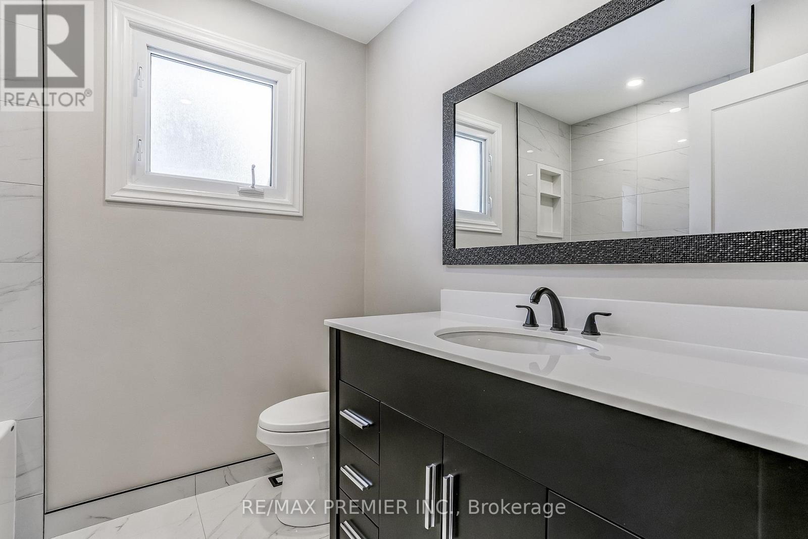 2395 Benedet Drive, Mississauga, ON - Indoor Photo Showing Bathroom