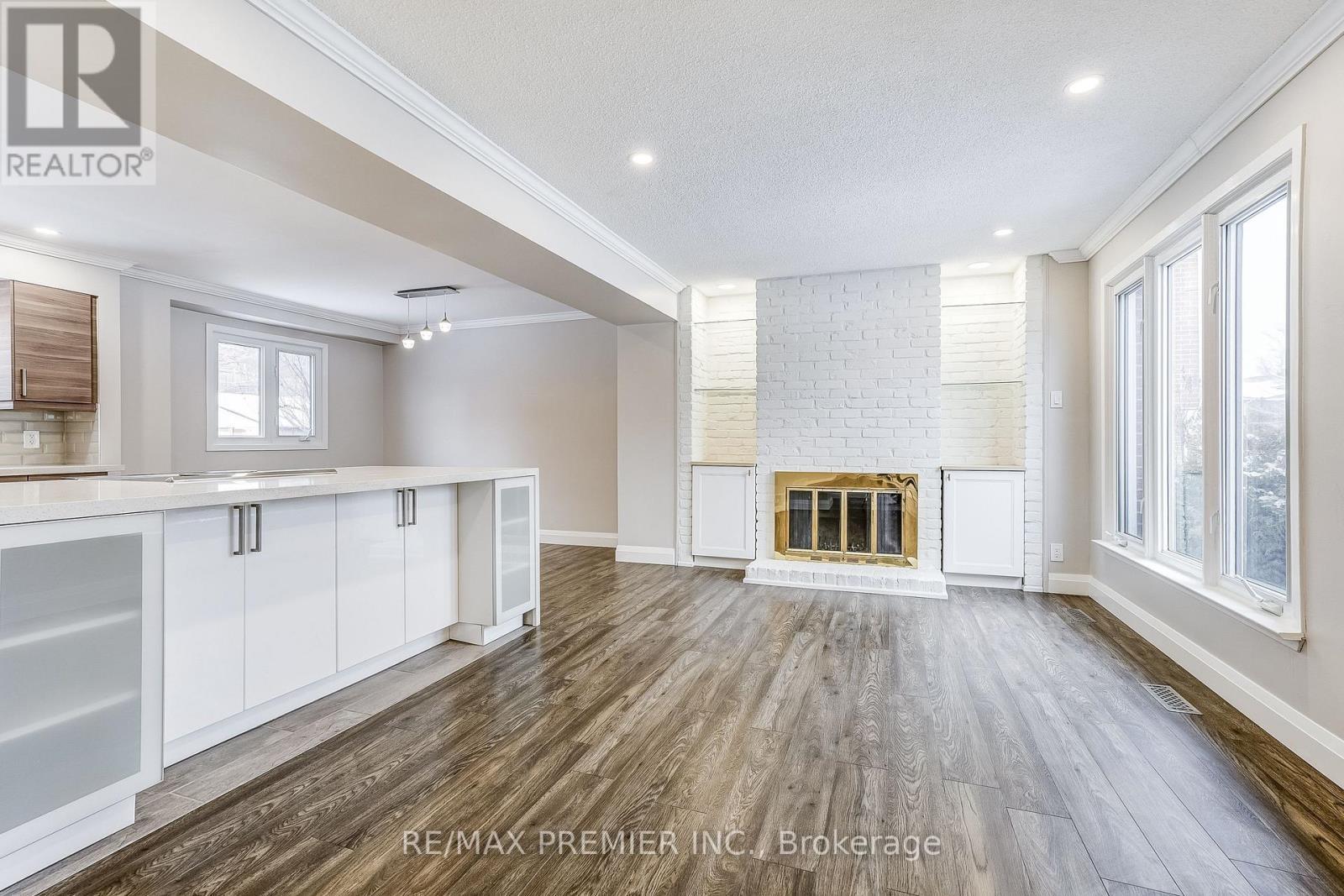 2395 Benedet Drive, Mississauga, ON - Indoor With Fireplace