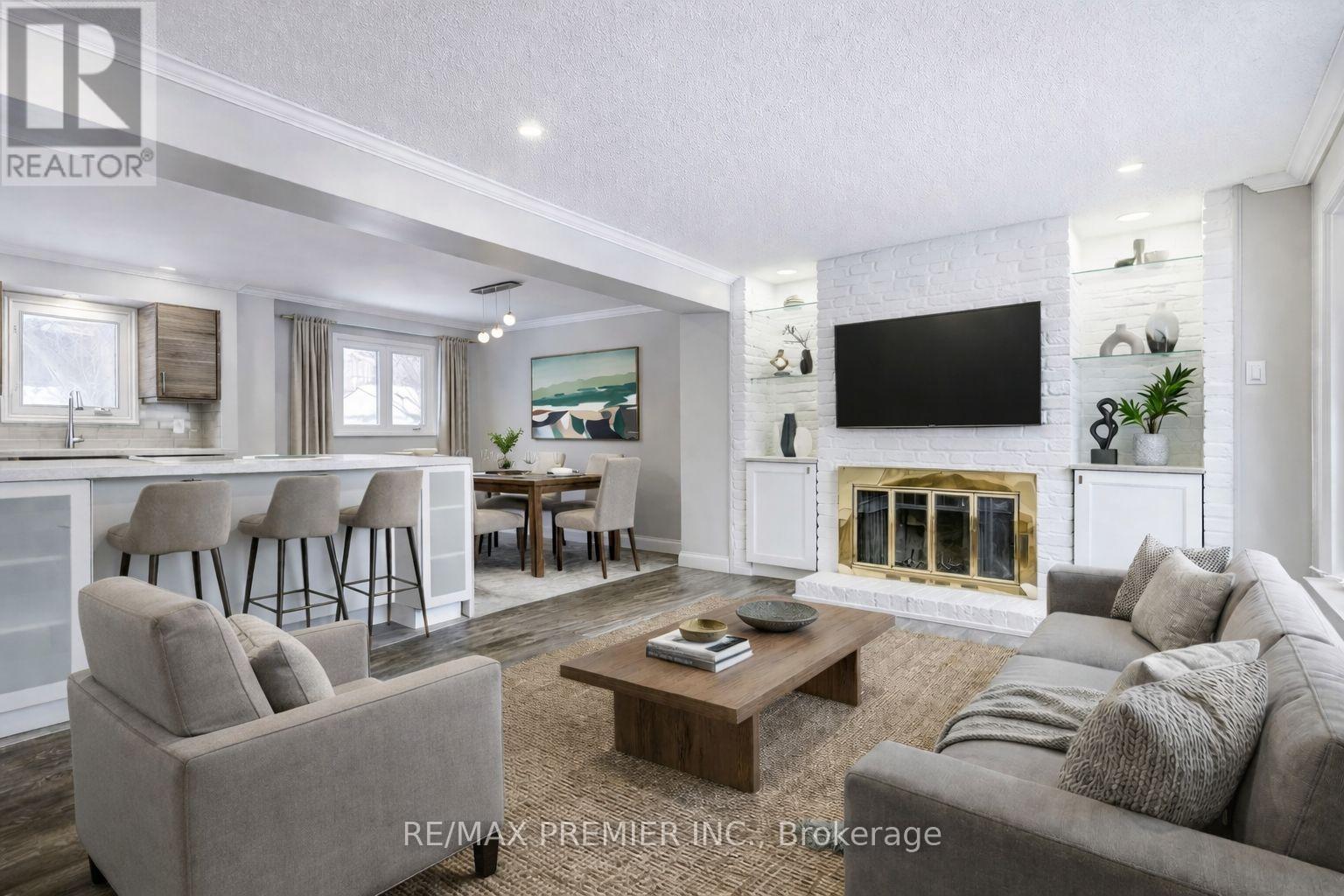 2395 Benedet Drive, Mississauga, ON - Indoor Photo Showing Living Room With Fireplace