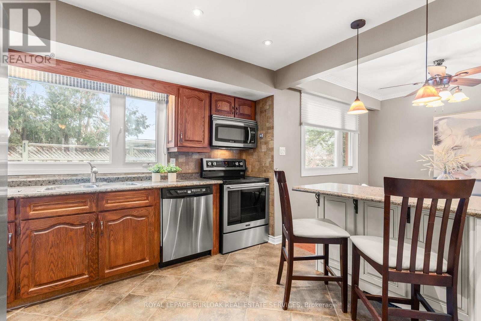 581 Braemore Road, Burlington, ON - Indoor Photo Showing Kitchen With Double Sink